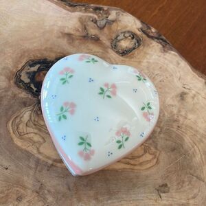 Crowning Touch porcelain heart shaped Trinket box, Made in Japan